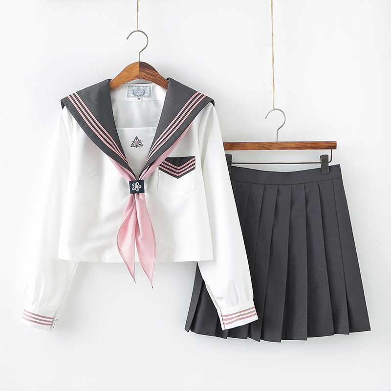 長袖の白セーラー服で寒い季節も可愛く変身！温かさと上品さを両立する制服コスプレアイテムおすすめ5選