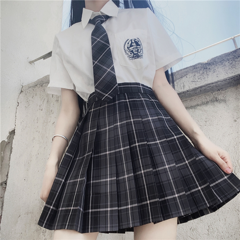 チェックプリーツスカート×刺繍シャツセットアップ