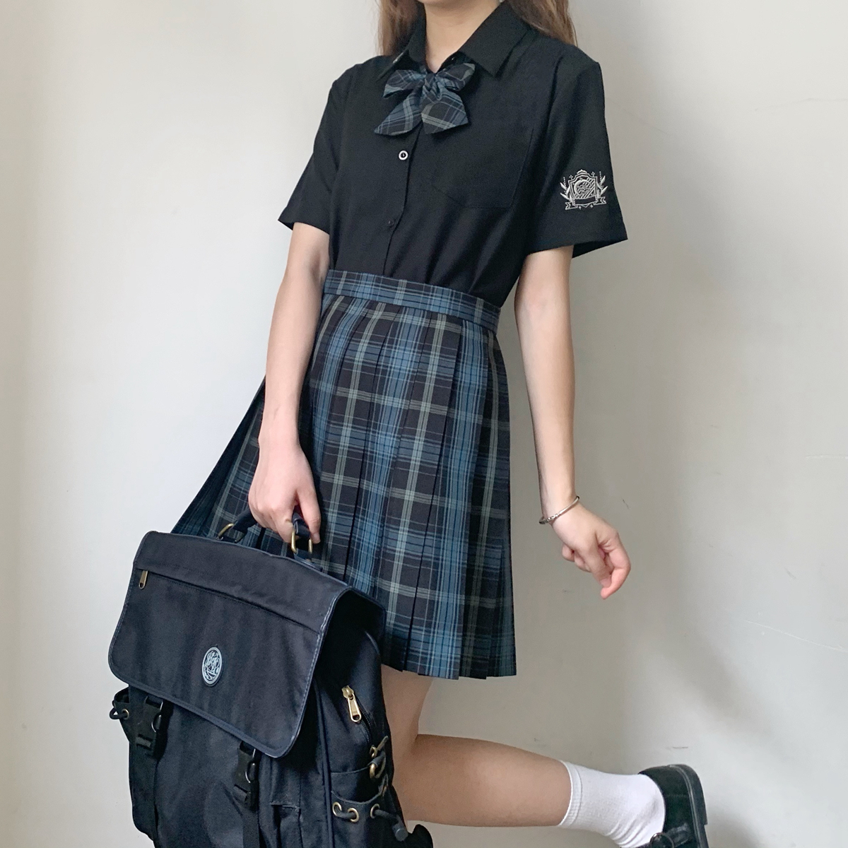 夏服用　半袖エンブレム入り制服シャツ