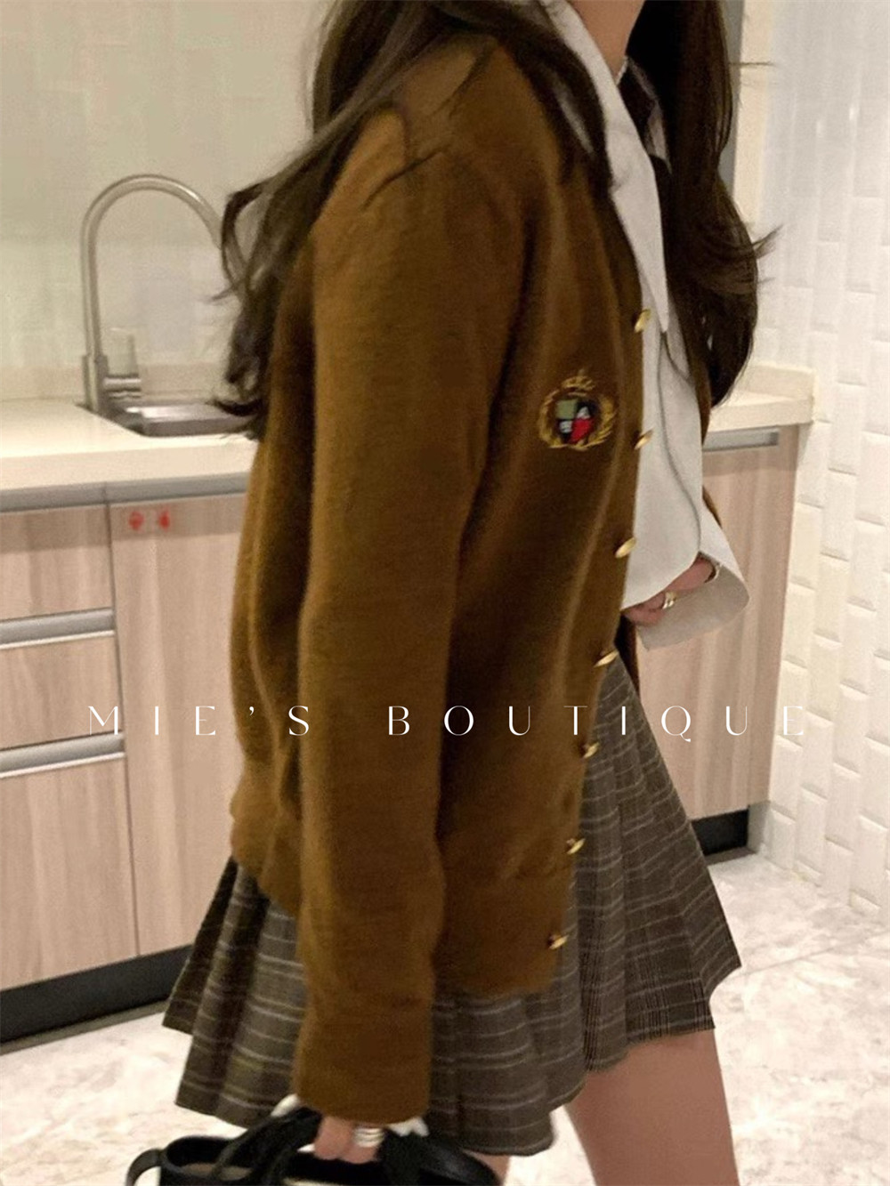 シック 上品 エンブレム刺繍入りニットカーディガン制服風