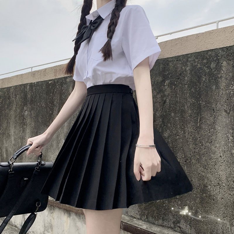 制服コスプレ　ブラックリボン付の半袖シャツとプリーツスカートセット