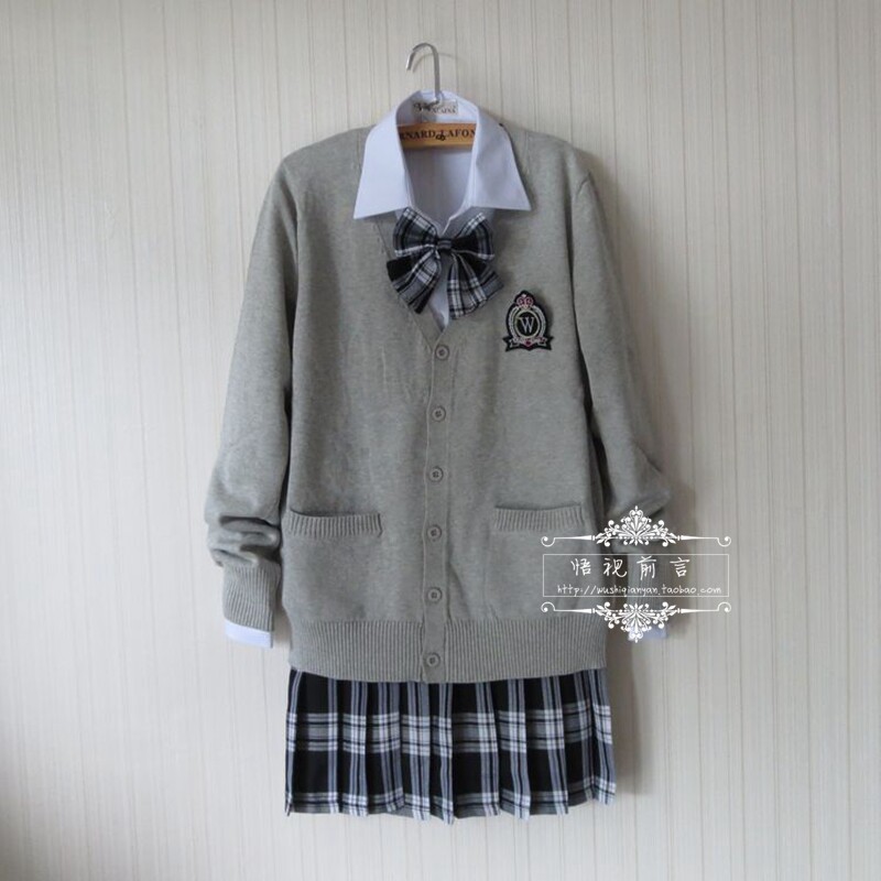 学園風　ワッペン付　カーディガンとチェック柄スカート　制服セットアップ