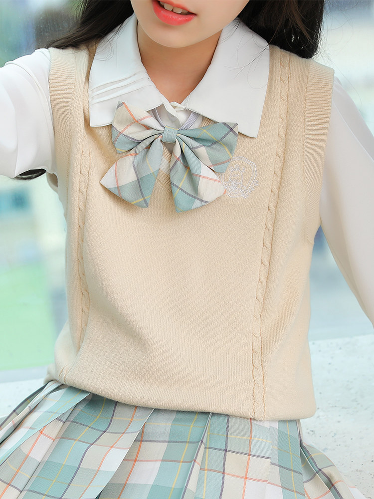 清楚系ニットベスト付き襟ブラウス学生風制服セット