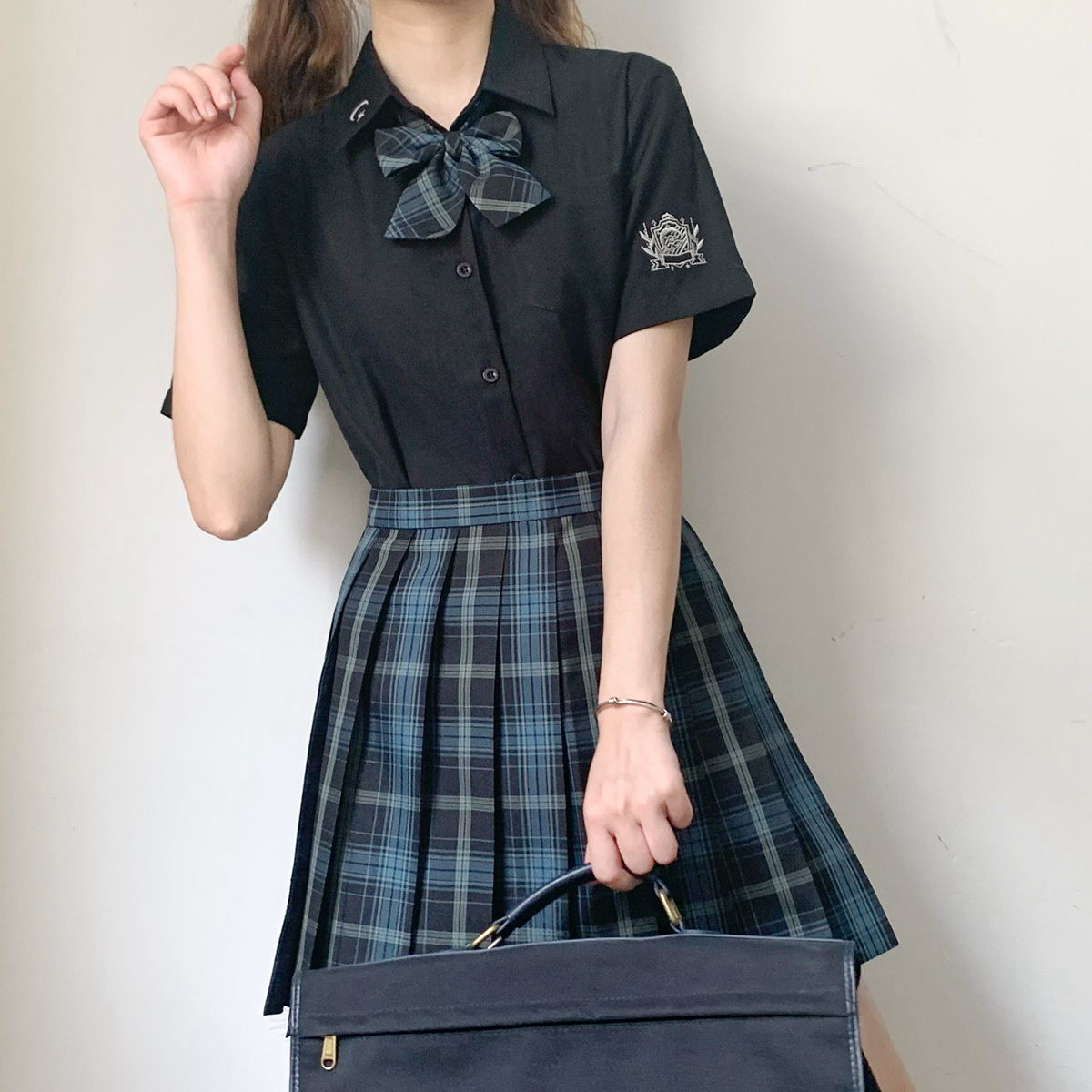 夏服用　半袖エンブレム入り制服シャツ