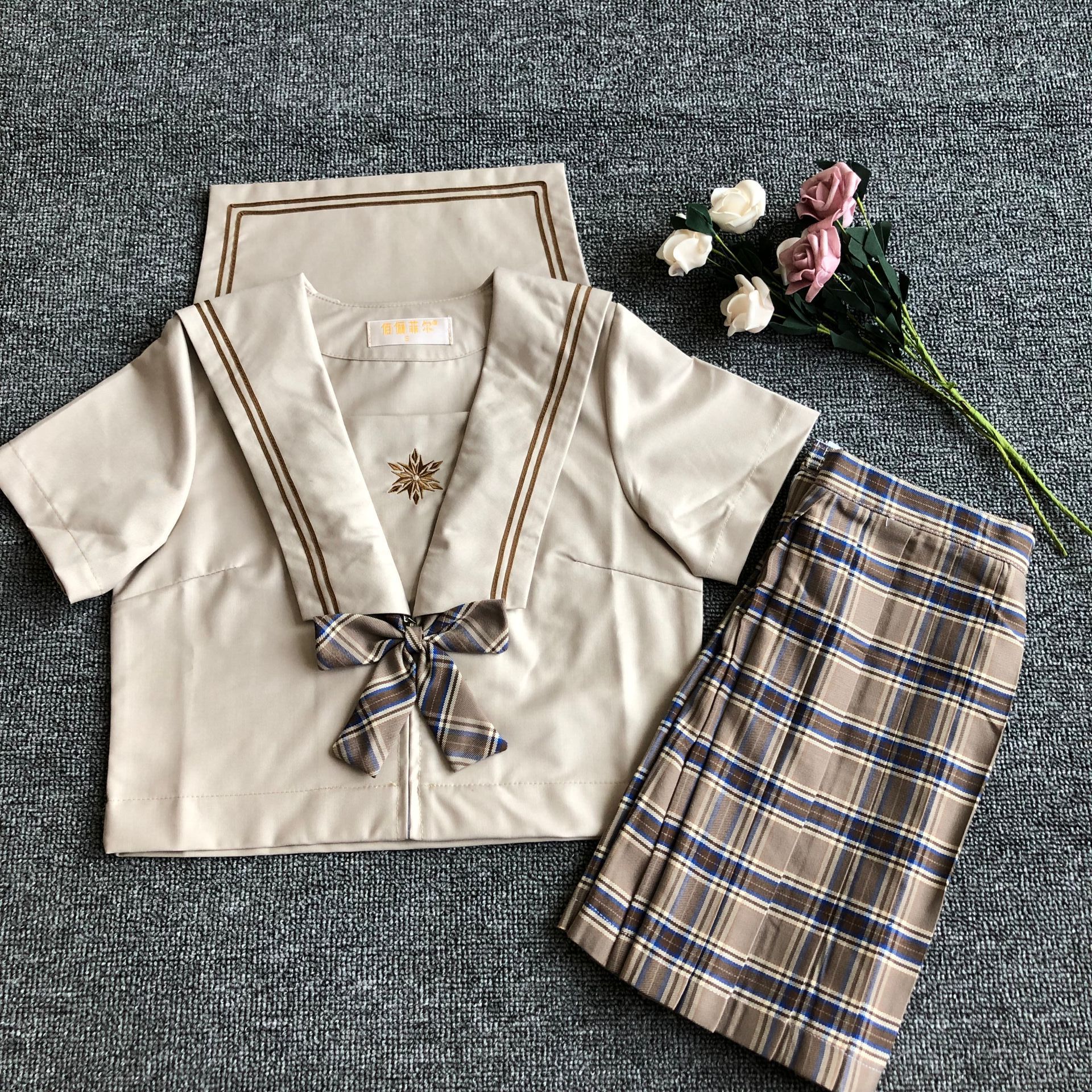 クラシック ブラウン　星型ワンポイントセーラー服