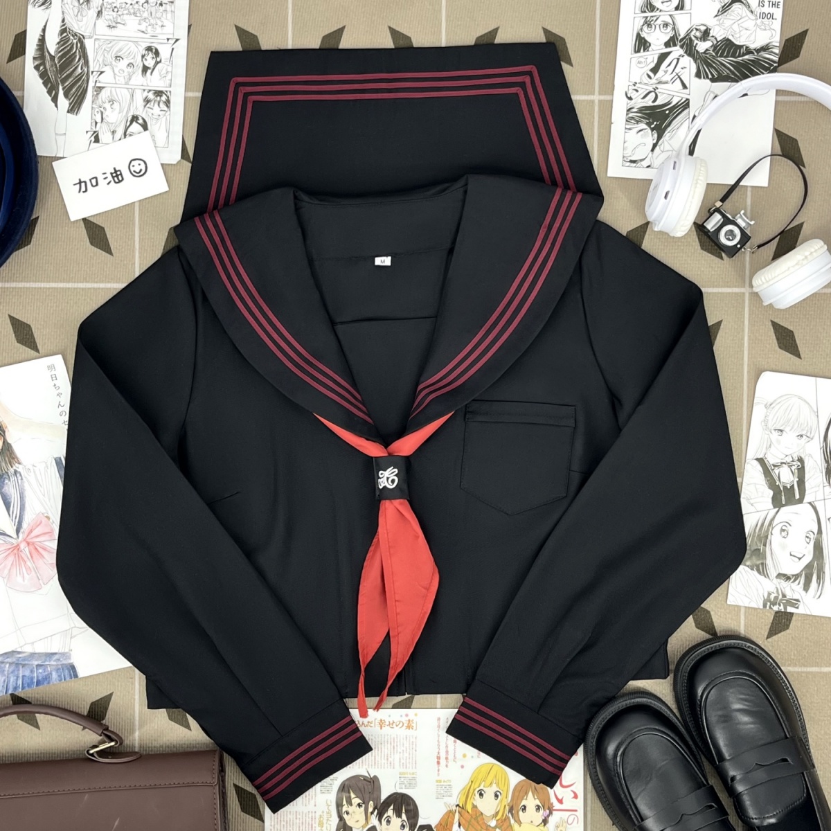 赤ライン・赤リボンの黒セーラー服