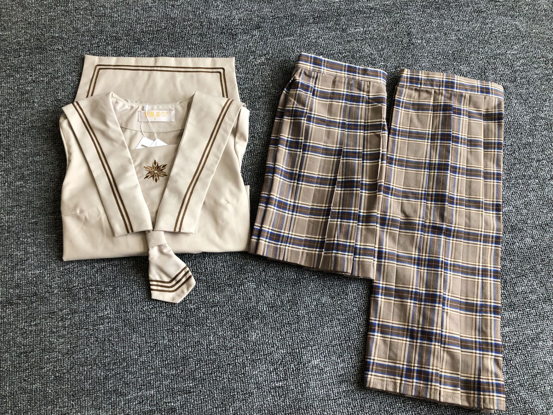 クラシック ブラウン　星型ワンポイントセーラー服