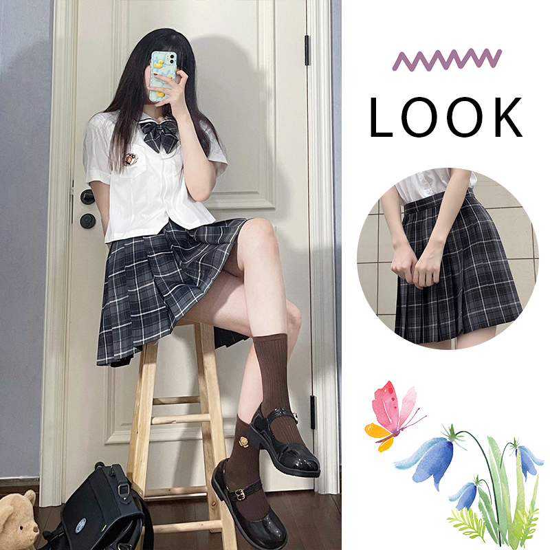 制服用　グレーの格子柄プリーツスカート