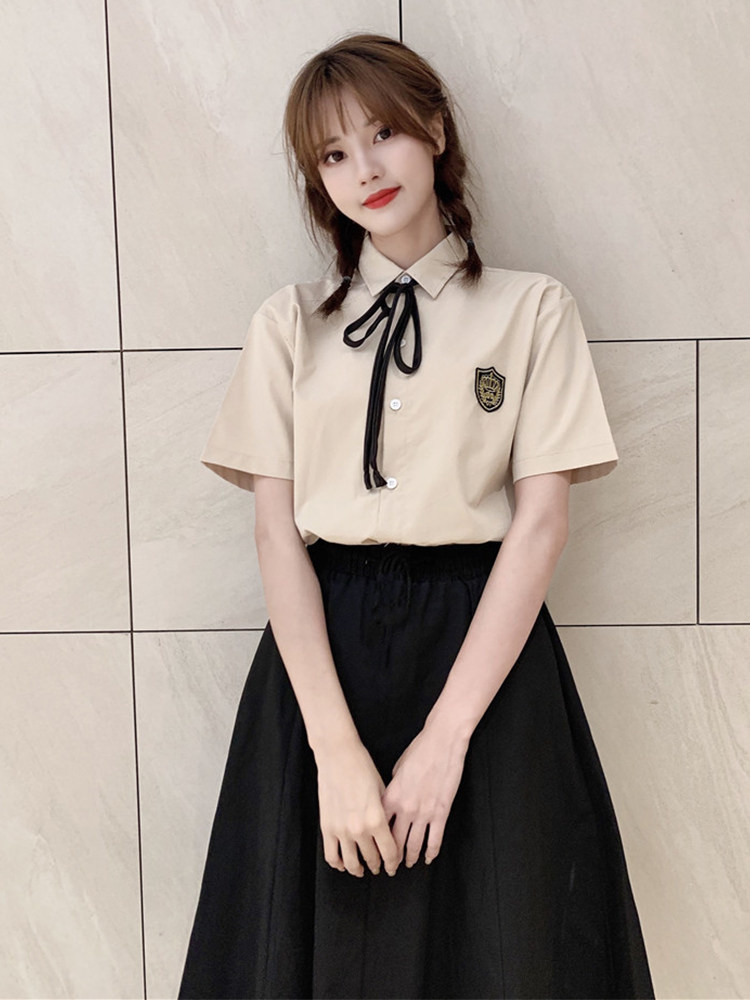 ハーフシャツ×スカート 紋章刺繍リボン付き半袖シャツ制服風セット
