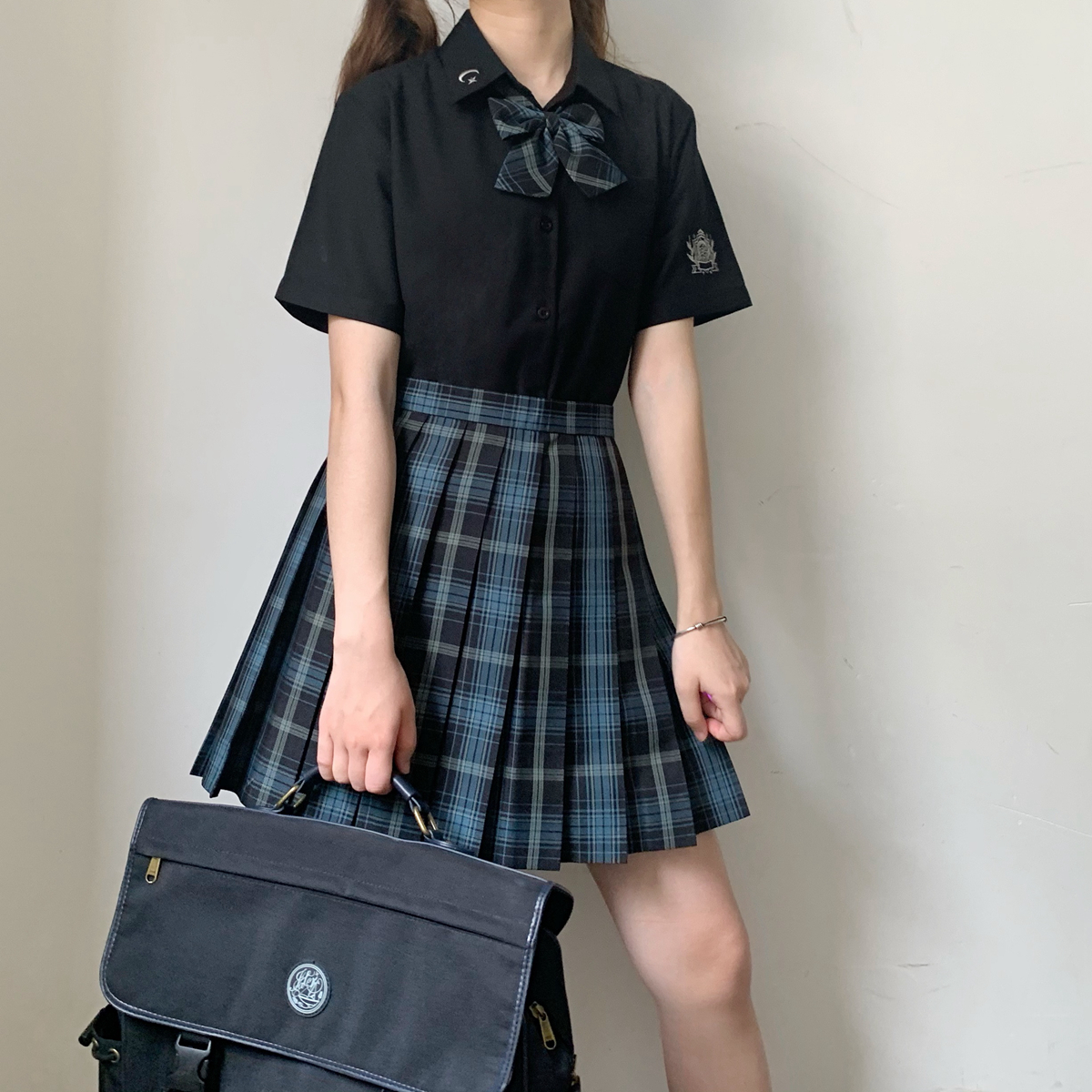 夏服用　半袖エンブレム入り制服シャツ