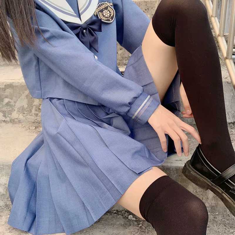 爽やかな印象に！青系の制服スカートおすすめ5選