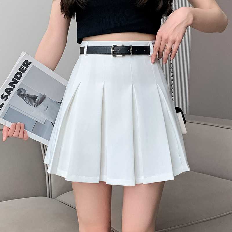 清楚で上品な印象が叶う！白スカートの制服コーデおすすめ10選