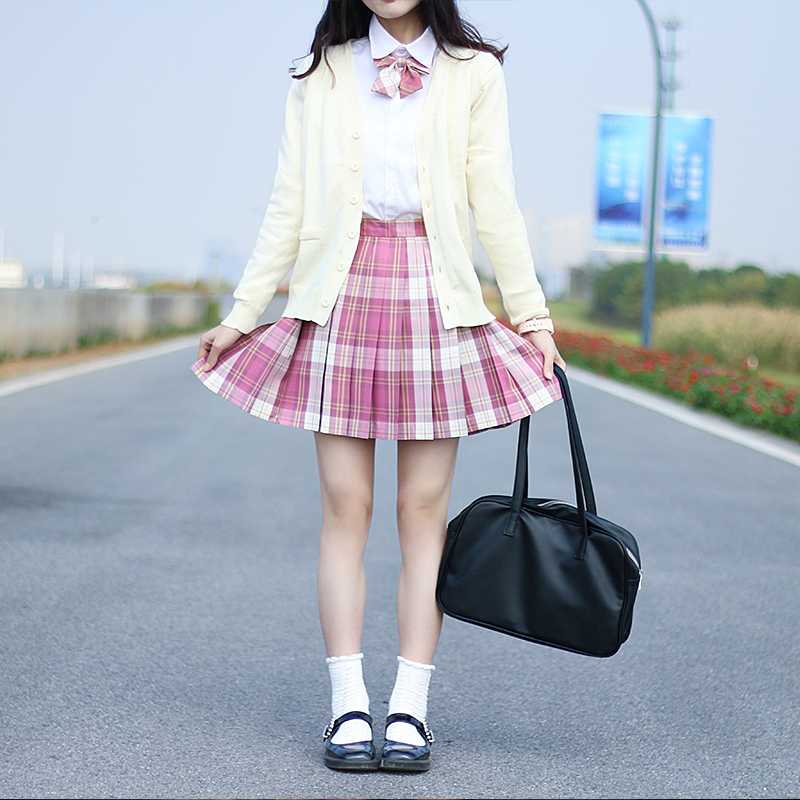 可愛らしさで毎日が輝く!ピンクスカートの制服コーデおすすめ5選