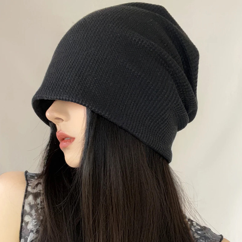 黒ファッション ゆったりシルエットワッフル編みニット帽
