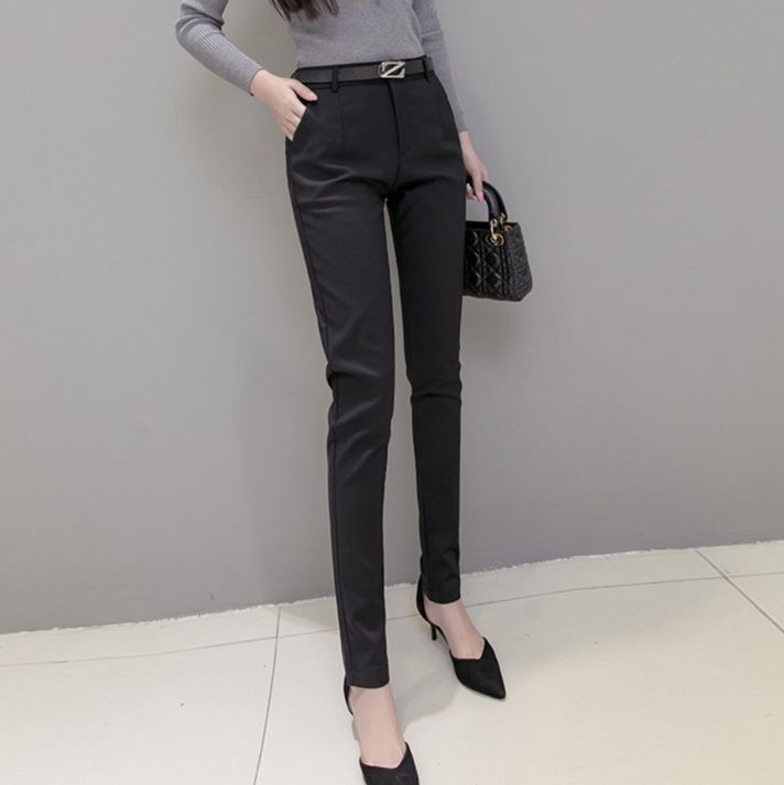 黒ファッション 美脚魅せセンタープレステーパードパンツ
