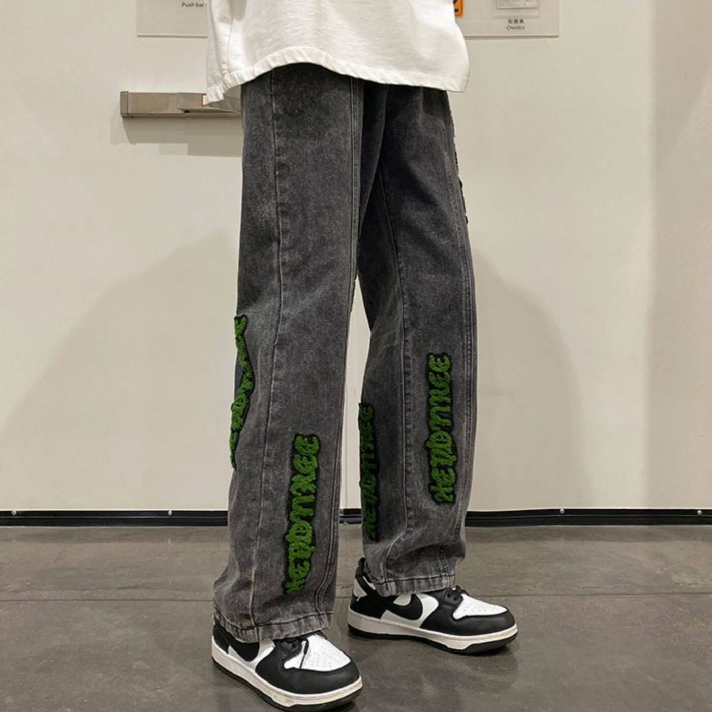 黒ファッション サイド刺繍ロゴ入りワイドデニムパンツ
