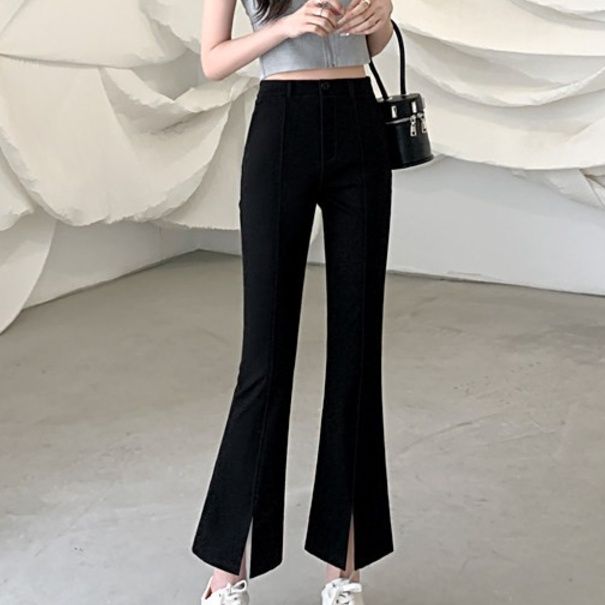 黒ファッション 裾スリット入りセンタープレスフレアパンツ