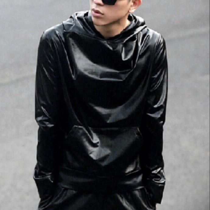 黒ファッション 光沢素材ハイネック長袖カットソー