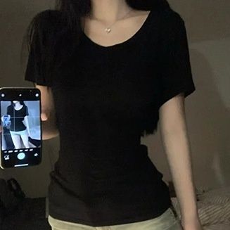 黒ファッション Vネック半袖フィットティーシャツ スリム美シルエット