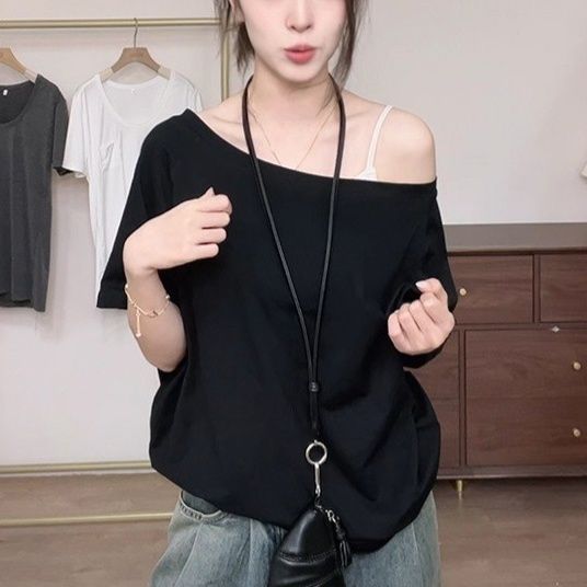 黒ファッション 肩見せデザインゆったり半袖カットソー