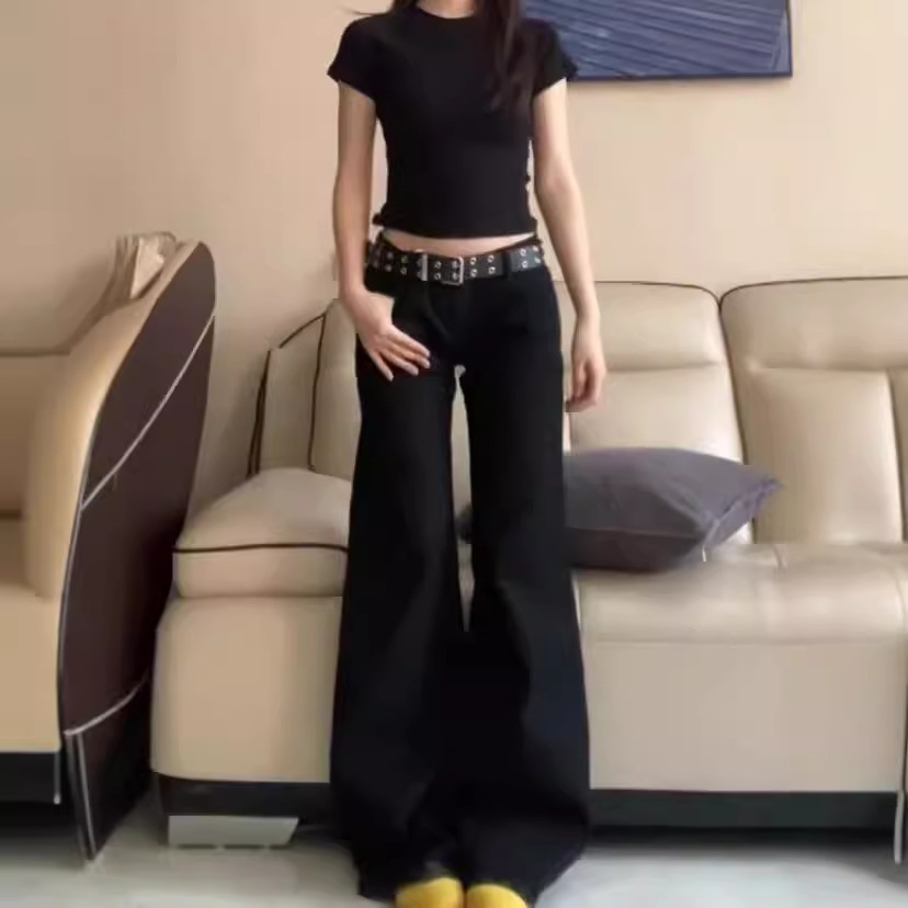 黒ファッション ローウエストフレアデニムパンツ