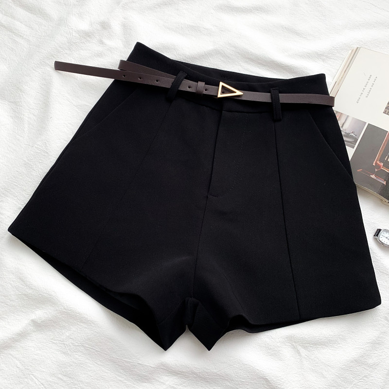黒ファッション 三角金具ベルト付きハイウエストショートパンツ