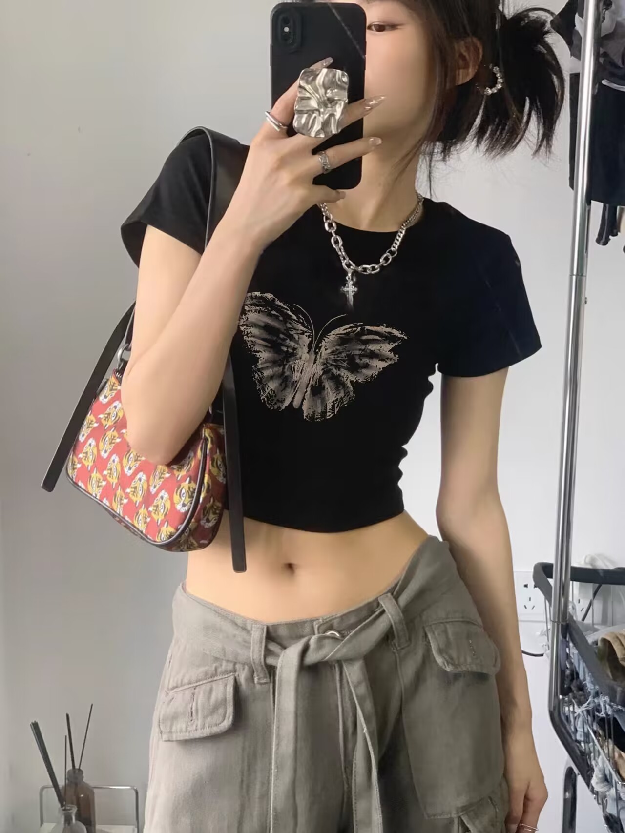 https://fulmo-img-server.com/vizac/450115c4-eb82-405a-a3f1-bd43bcdad511.jpg