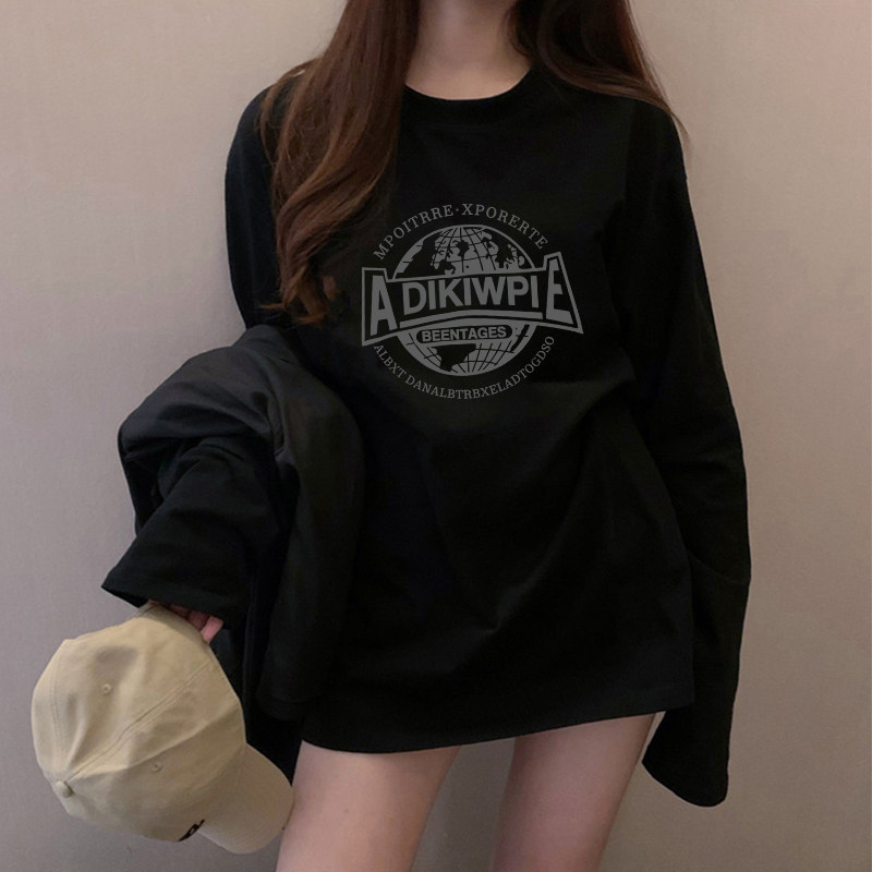 黒ファッション 地球儀モチーフロゴ入り長袖オーバーサイズティーシャツ