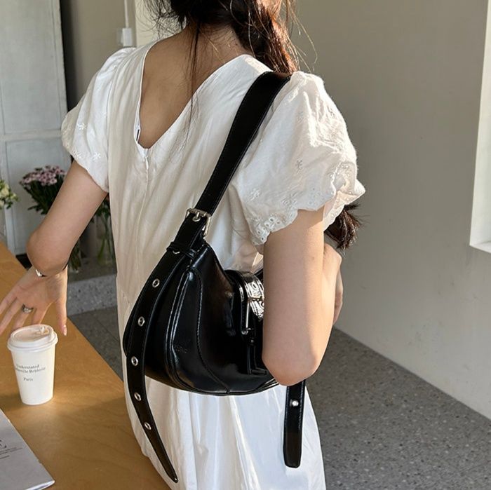 ウエストポーチ ベルトバックル付きウエストポーチ