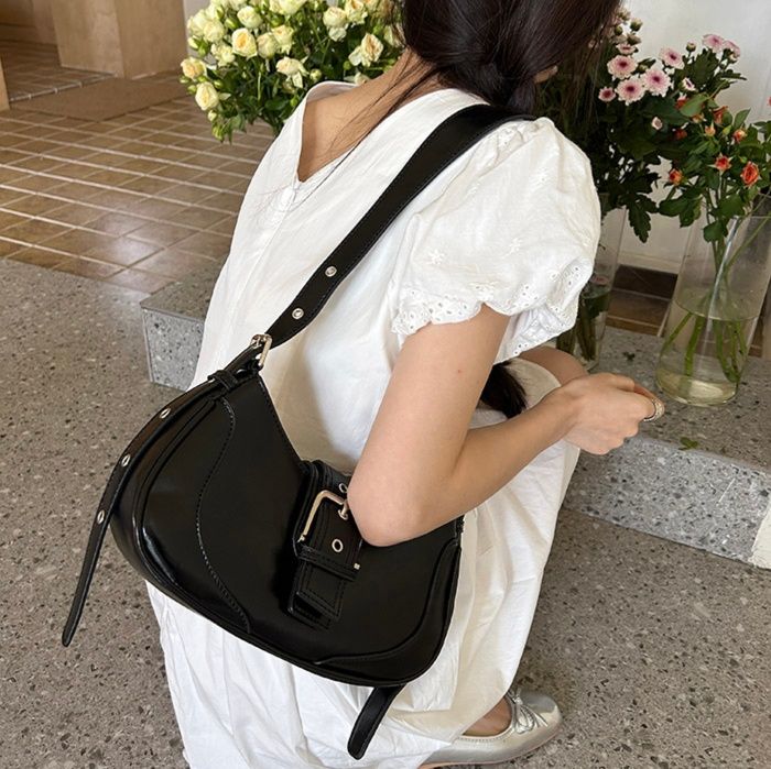 ウエストポーチ ベルトバックル付きウエストポーチ