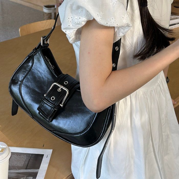 ウエストポーチ ベルトバックル付きウエストポーチ