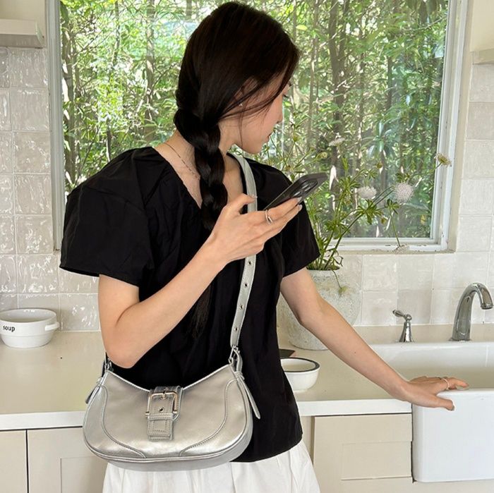 ウエストポーチ ベルトバックル付きウエストポーチ