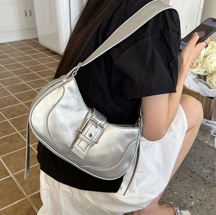 ウエストポーチ ベルトバックル付きウエストポーチ