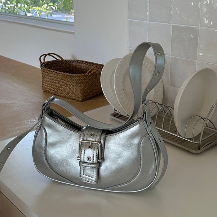 ウエストポーチ ベルトバックル付きウエストポーチ