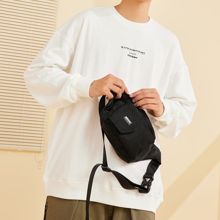 軽量メッシュ素材の斜め掛けウエストポーチ