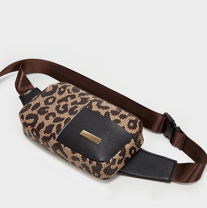 https://fulmo-img-server.com/waistpouch-lab/1788240361383_hgsgydif_z1mfckgw.jpeg