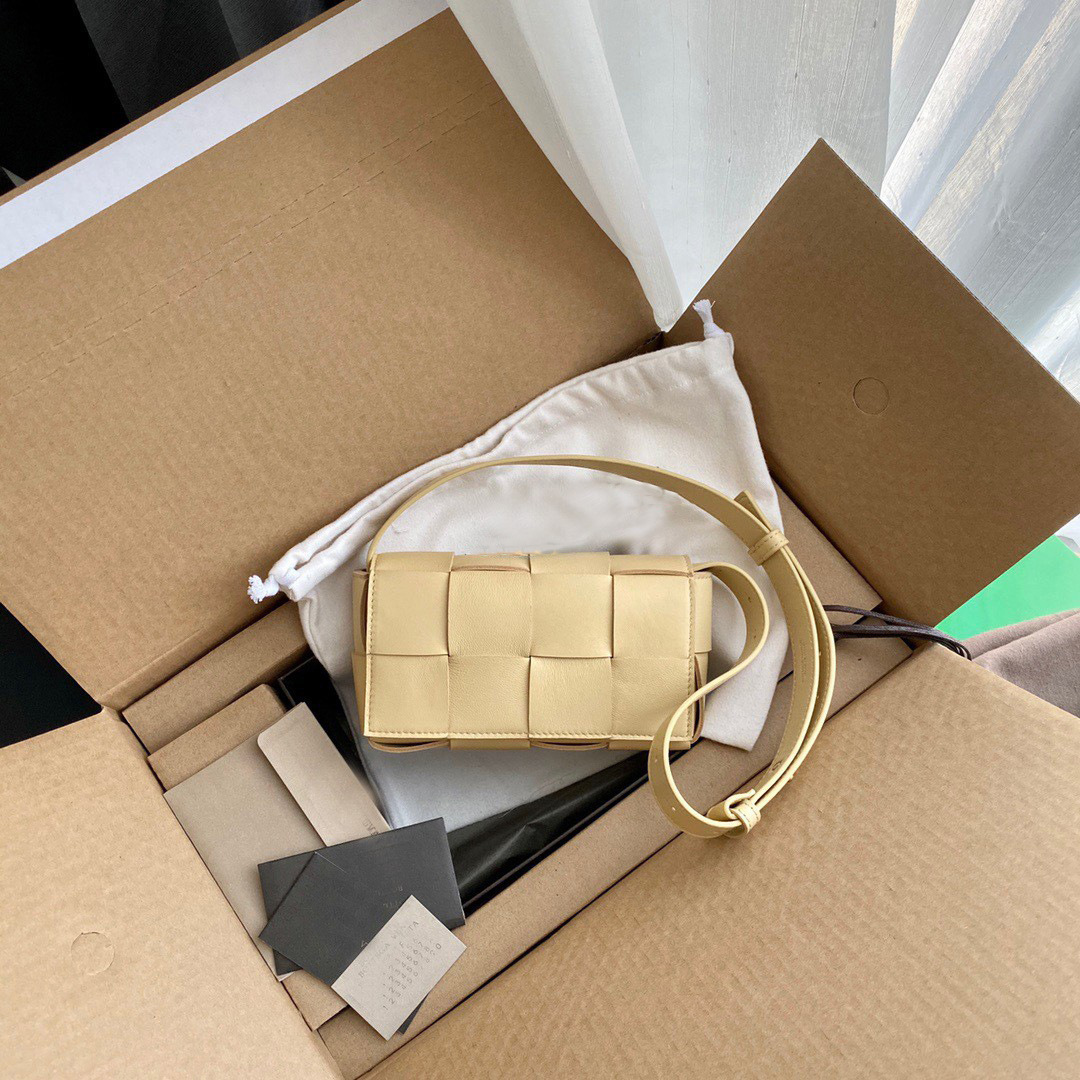 https://fulmo-img-server.com/waistpouch-lab/27606e61-b346-4490-a0da-effd92d5d95d.jpg