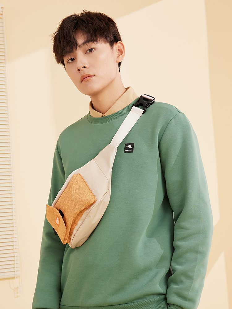 軽量メッシュ素材の斜め掛けウエストポーチ