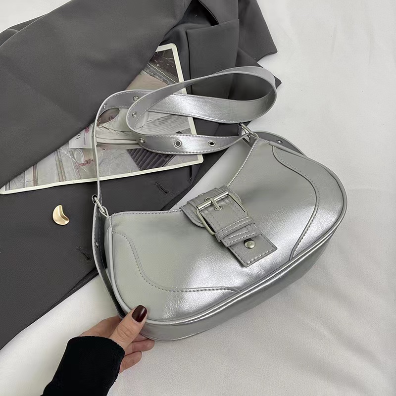 ウエストポーチ ベルトバックル付きウエストポーチ