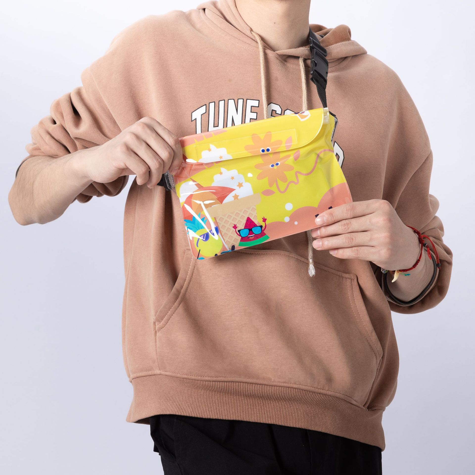 https://fulmo-img-server.com/waistpouch-lab/9db8cb56-1fac-4548-902e-e287c08e3464.jpg
