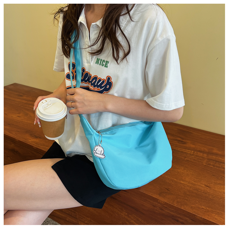 ウエストポーチ キャラクター刺繍付き斜めがけウエストポーチ