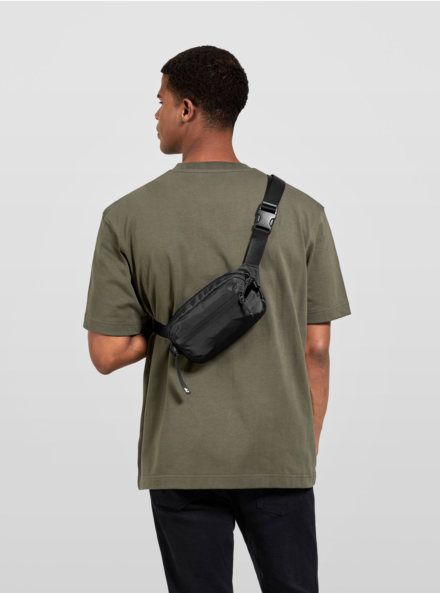 https://fulmo-img-server.com/waistpouch-lab/c49318d5-1320-47cf-b9b5-e9a3450761d5.jpg