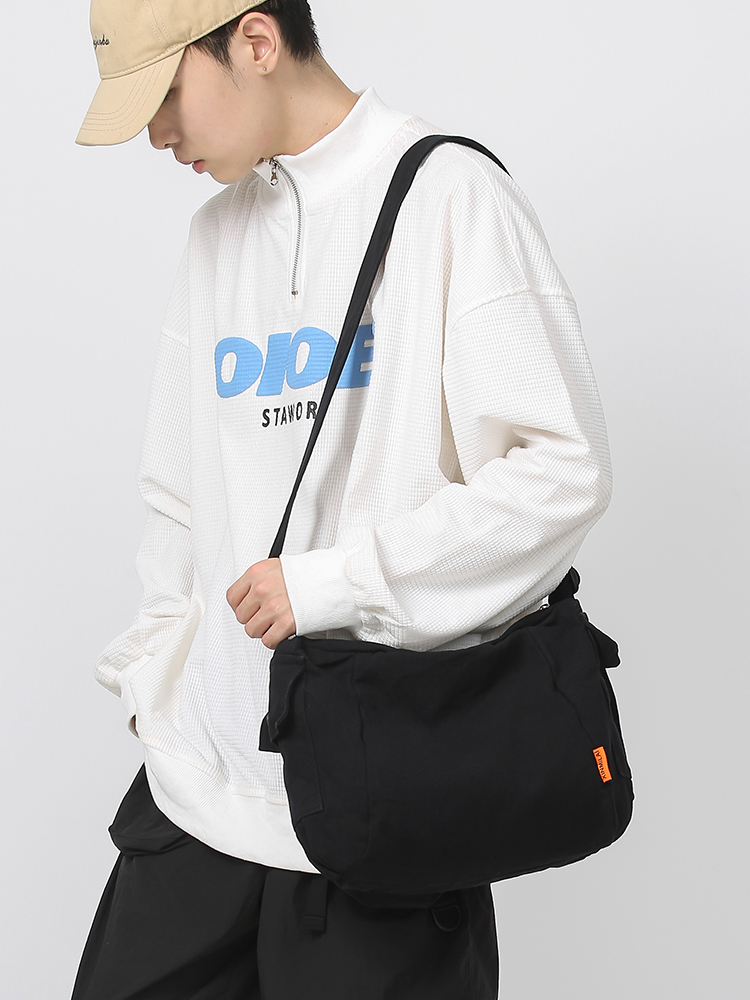 https://fulmo-img-server.com/waistpouch-lab/d37b5dd8-617d-4bc2-9ccf-a3e155ac9436.jpg