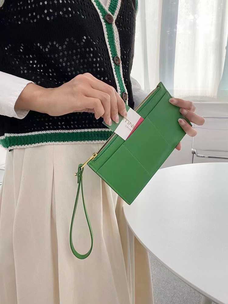 ダークグリーンのレディース財布おすすめ5選