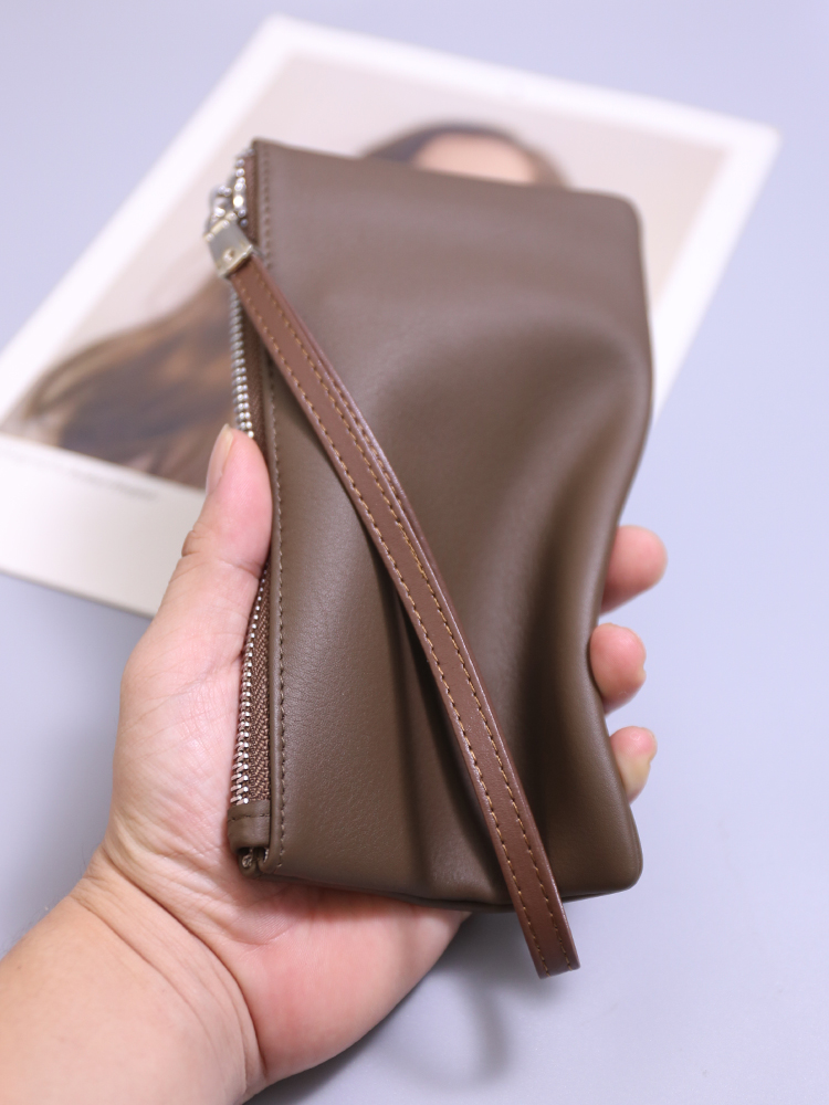 長財布レディース 薄い 上質レザーの薄型ストラップ付長財布
