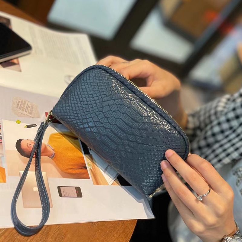 長財布レディース 型押し牛革ストラップ付き長財布