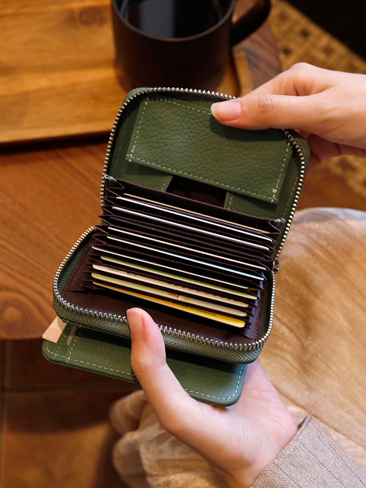 長財布レディース 手のひらサイズの本革コンパクト財布