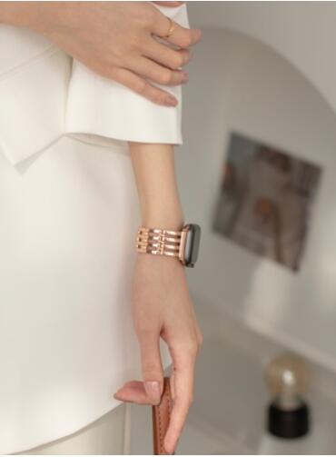 https://fulmo-img-server.com/watchbelt-lab/094ea37f-200d-4c07-b201-5aac46406526.jpg