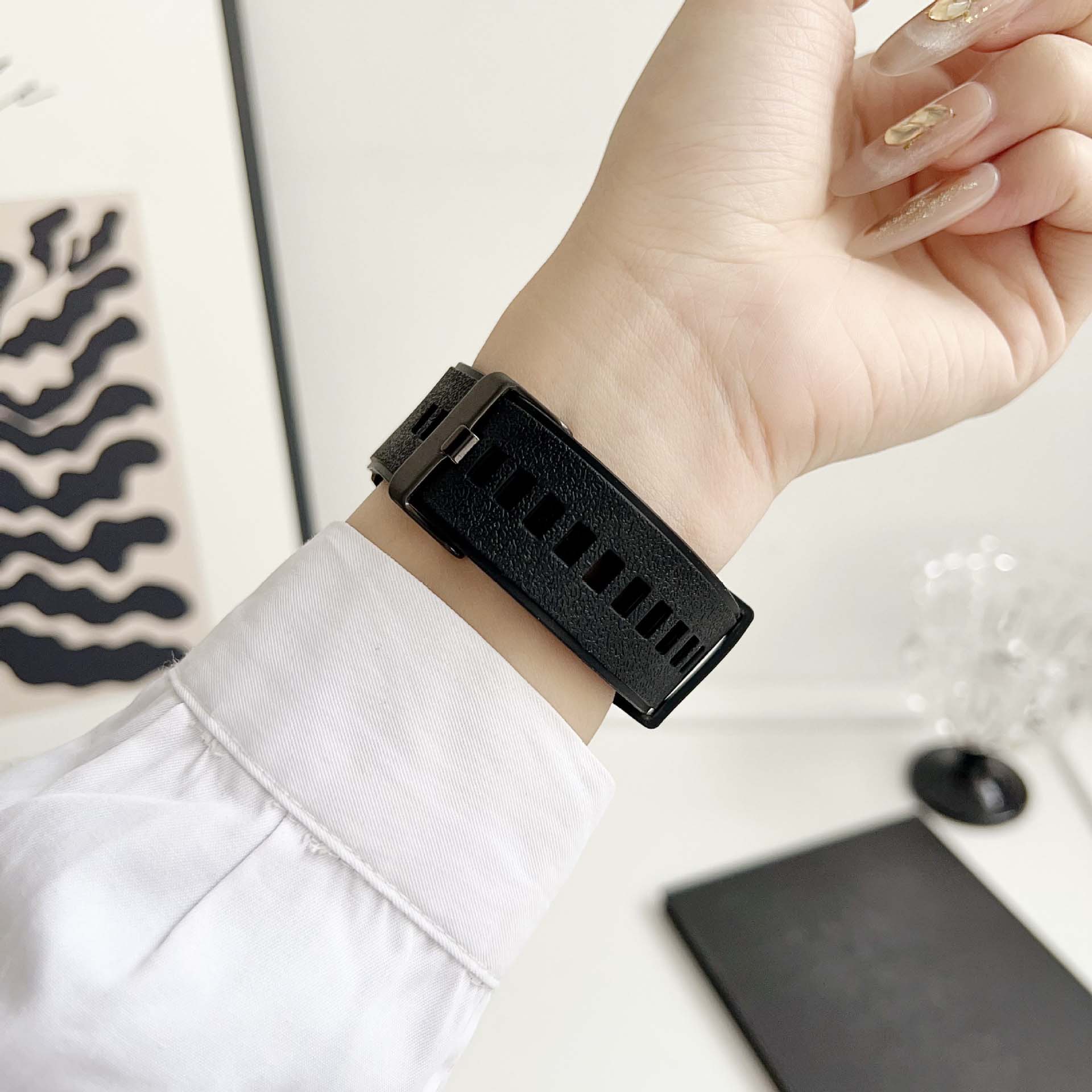 https://fulmo-img-server.com/watchbelt-lab/27eba574-5ba5-4b22-806b-65e3c99189e4.jpg
