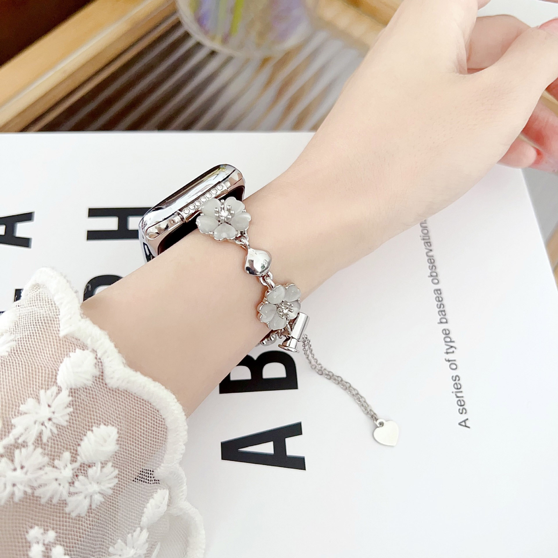 https://fulmo-img-server.com/watchbelt-lab/9b1950e5-3f08-4678-9951-b7446e2d1da1.jpg